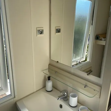 Сasa de vacaciones Little House With A Garden In *